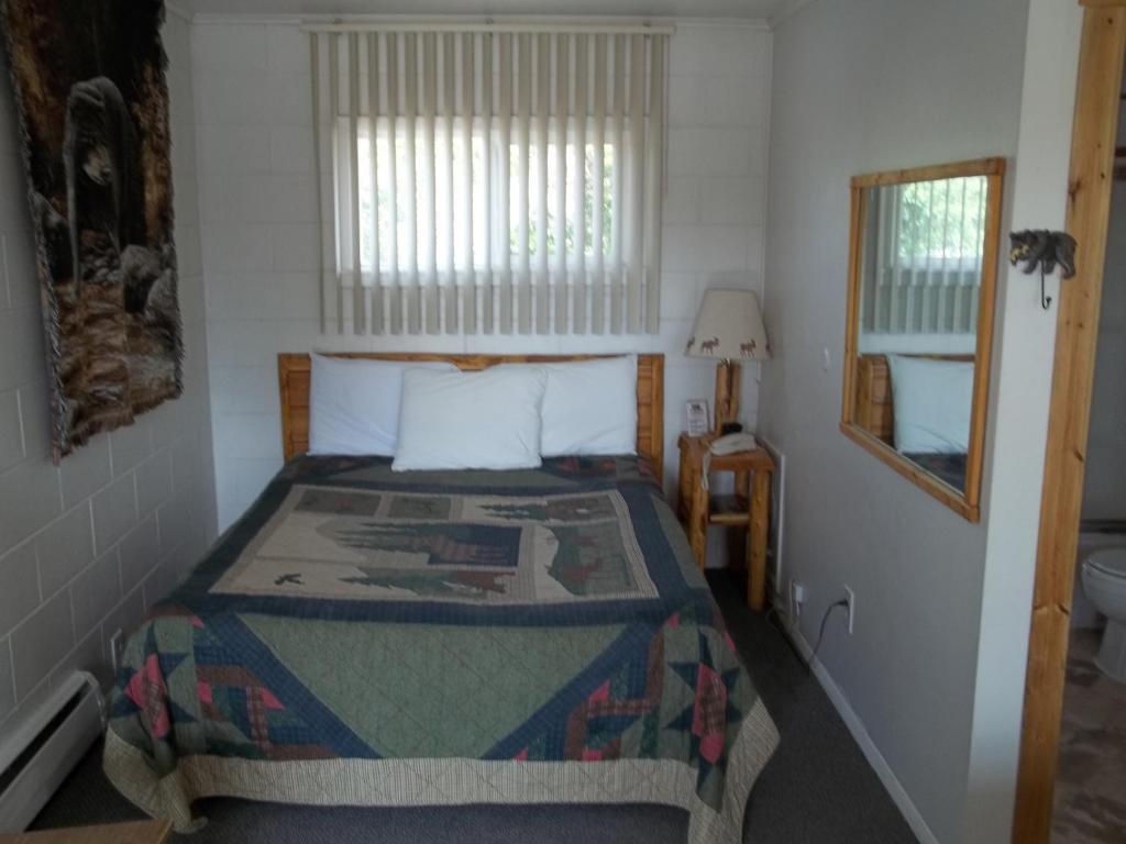 Budget Host Elk Antler Motel